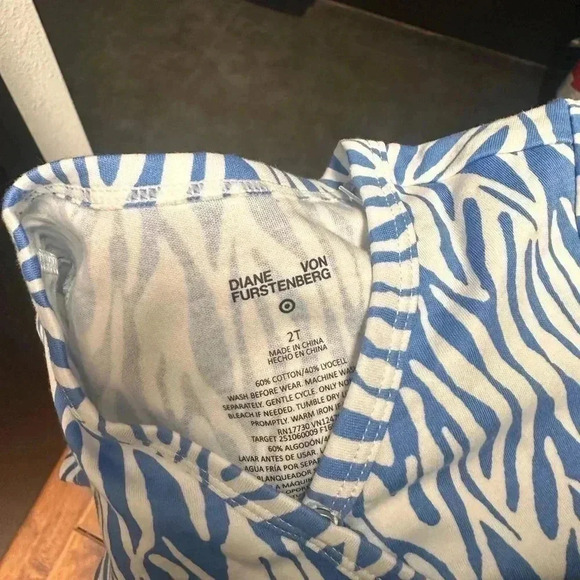 DVF TARGET NWOT girls faux wrap dress
-blue sz 2T Diane Von Furstenberg - Picture 5 of 5
